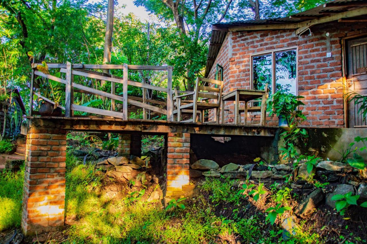 Butterfly Space- A Non-Profit Eco-Lodge Nkhata Bay Exterior photo